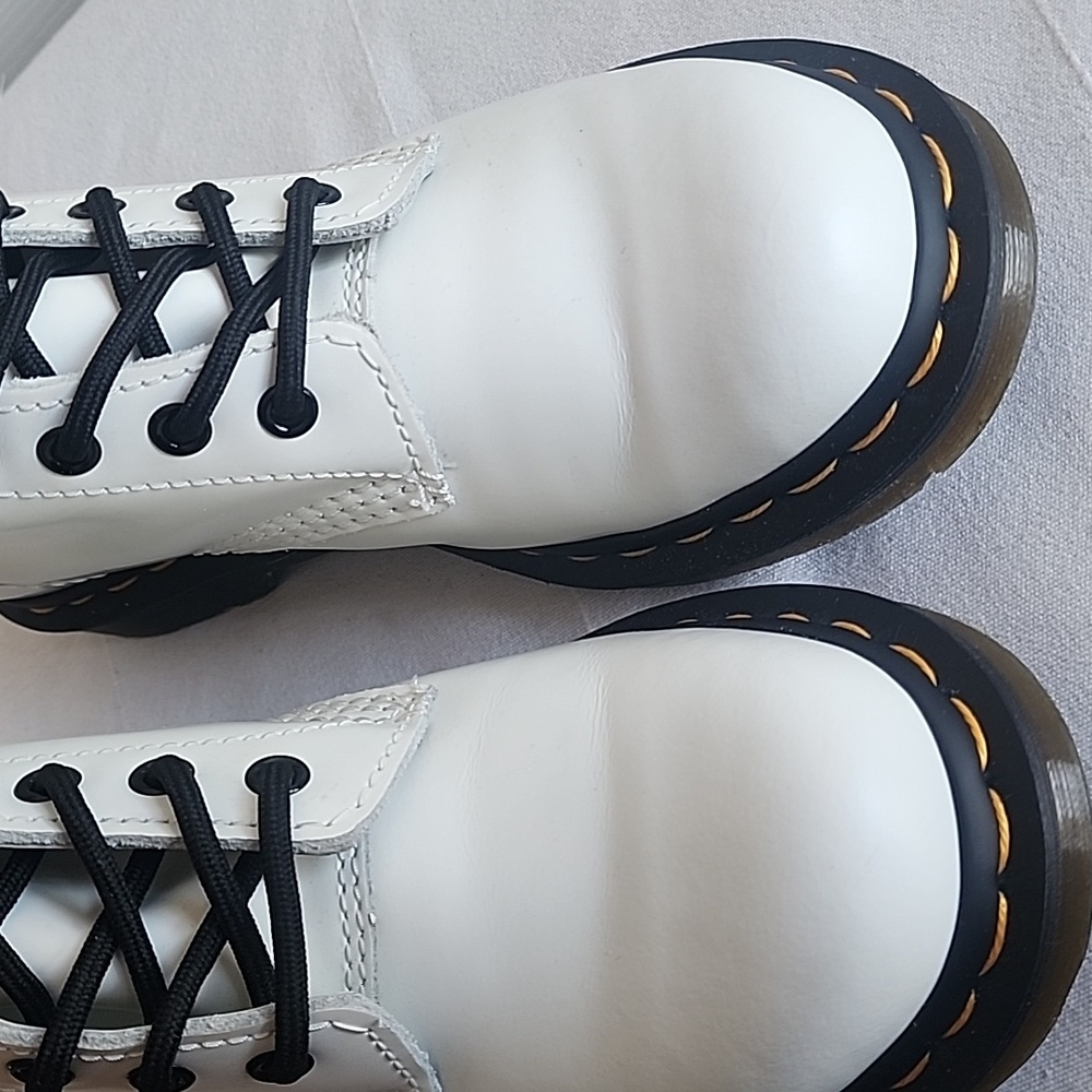 Dr. Martens Women's White Boots Size 7 - Picture 8 of 16
